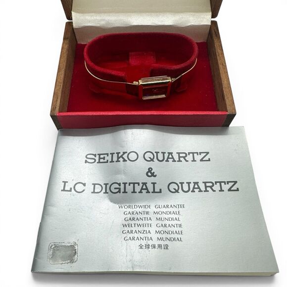 Vintage 70\'s Ladies Seiko Gold Plated Tank Watch Original Box Papers New Battery main image 8
